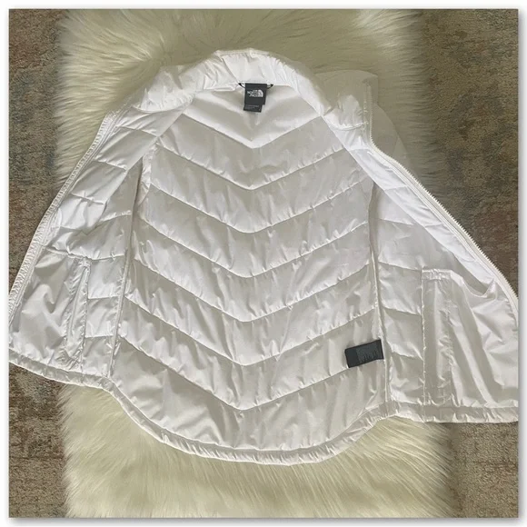 The North Face White Puffer Vest – Women’s Small - Picture 3 of 6